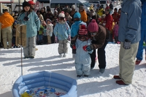 お菓子がもらえる釣り大会