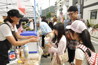 企業ブースでは自慢の商品を販売！