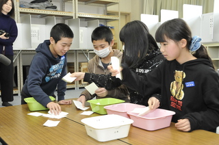 開票作業も協力して行いました