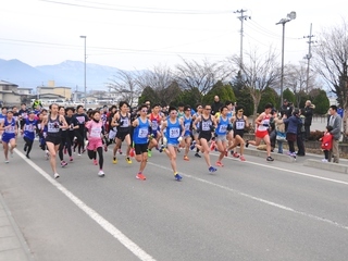 小学生・高校・一般の部門が一斉にスタート