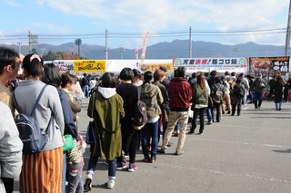 大勢の人でにぎわいました