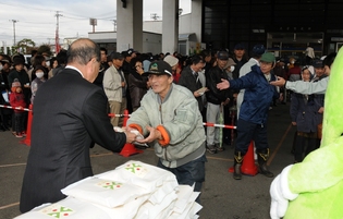 先着300人に新米のつや姫1キロをプレゼント