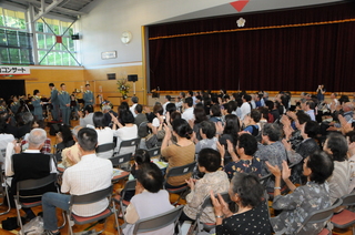 演奏に会場から拍手